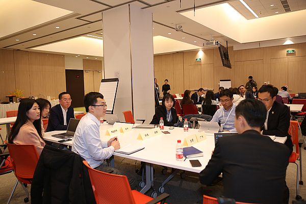 圓桌會(huì)議.jpg 圓桌會(huì)議.jpg