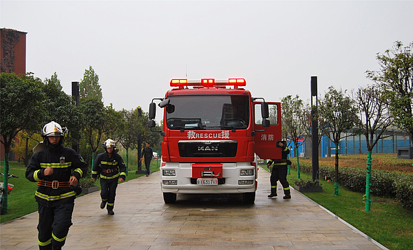 消防救援車急速趕到_副本.jpg 消防救援車急速趕到_副本.jpg