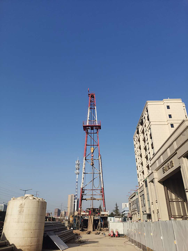 吾悅廣場住宅區(qū)2號井鉆至2100米.jpg 吾悅廣場住宅區(qū)2號井鉆至2100米.jpg