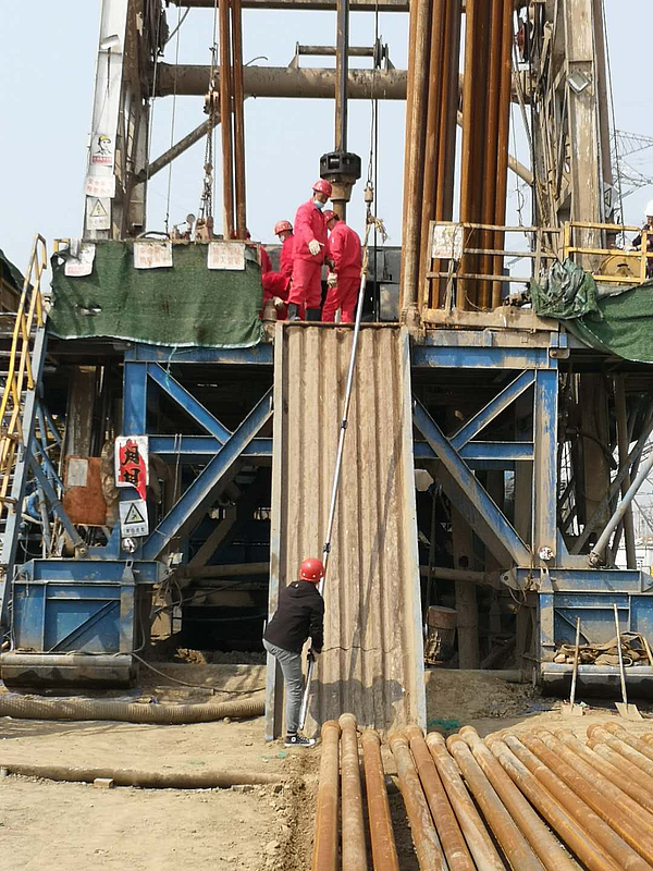 理想公社無線隨鉆儀器安裝.jpg 理想公社無線隨鉆儀器安裝.jpg